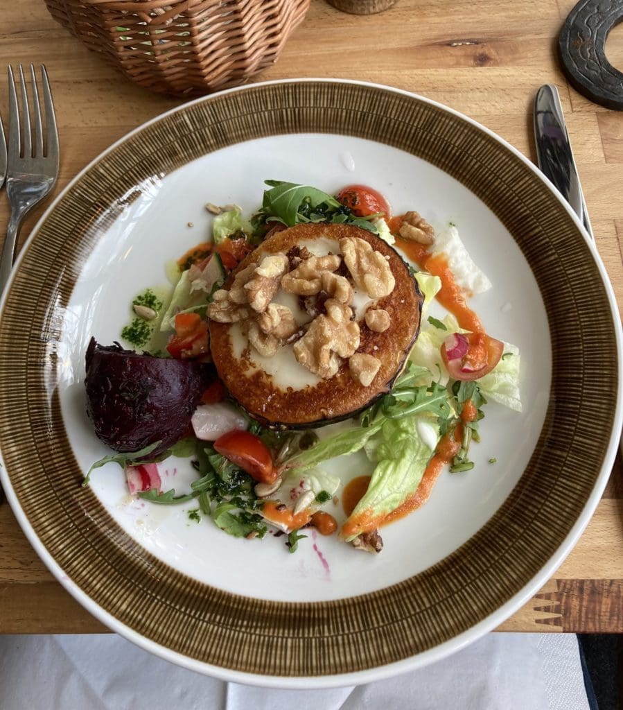 salad with goat cheese