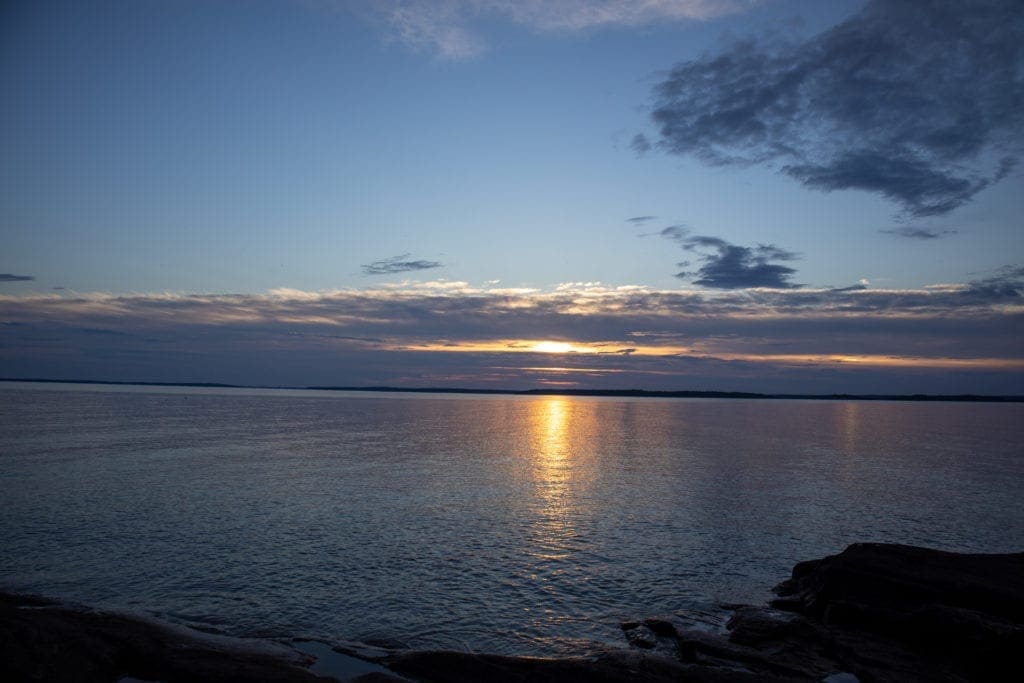 Solnedgång över vattnet